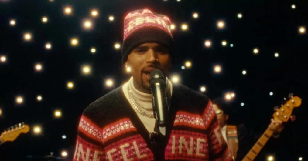 Video: Chris Brown - It's Giving Christmas