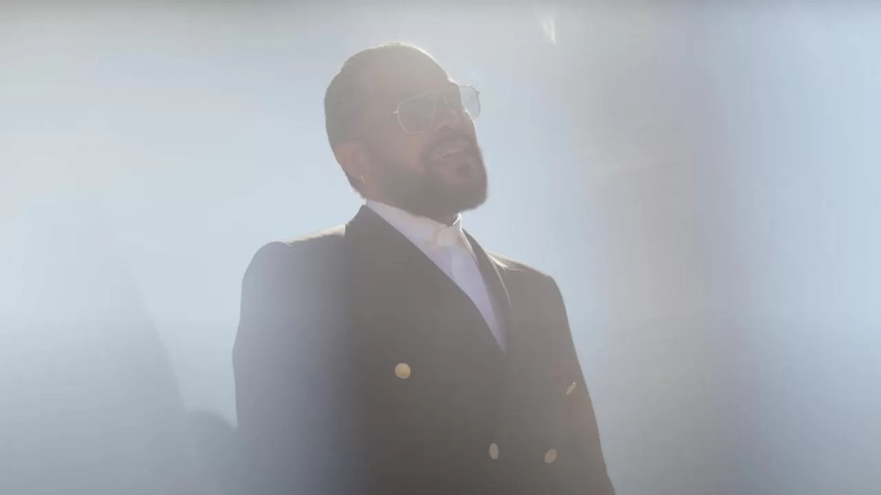 Video: Maxwell - OFF